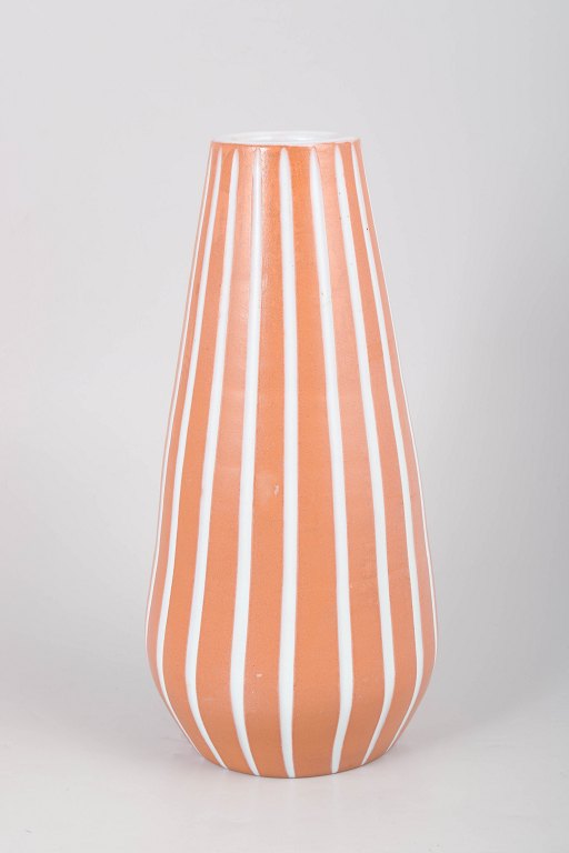 Ingrid Atterberg for Upsala-Ekeby, vase.