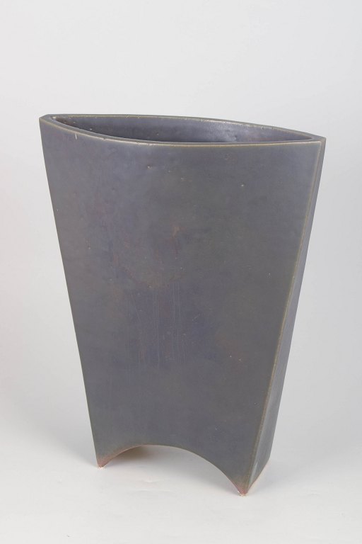 Tom Bruinsma for Mobach, studio pottery floor vase.