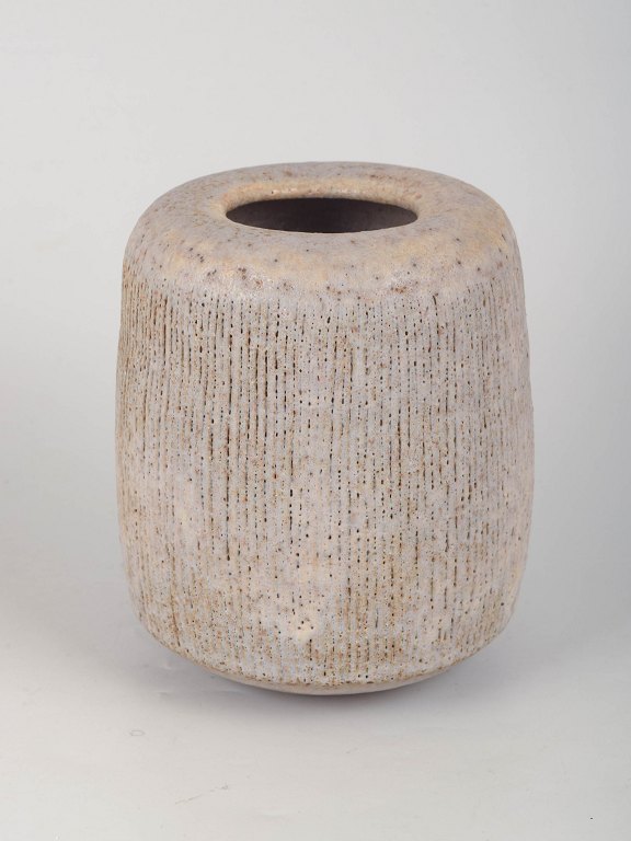 Lucie Rie, stoneware vase.