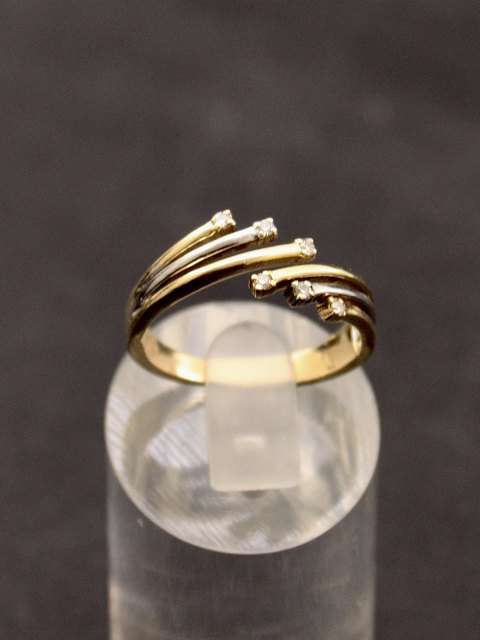 14 karat guld ring med 6 diamanter