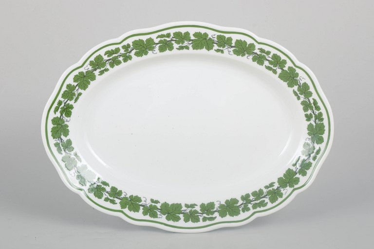 Meissen, stort fad med vinløvsmønster.